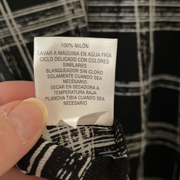 Ladies button up 3/4 length sleeve blouse. 100 % Nylon - Picture 6 of 6